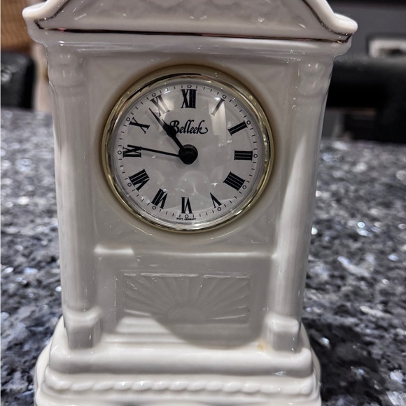 🕰️ Rare Vintage Stunning Irish Belleek White Ceramic Mantel Clock 🕰️ - Picture 2 of 16